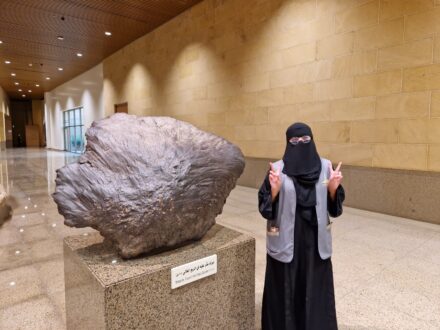 Riyadh Museum Coole Frau Saudi-Arabien Reise